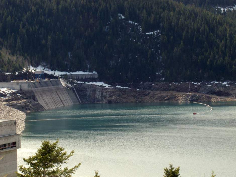 View of the Mica Dam powerhouse. The bull trout were tracked within the area surrounded by the log boom. (Credit: Eduardo Martins)